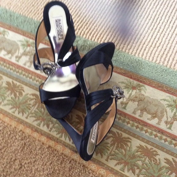 Awesome BADGLEY MISCHKA Black Satin Jeweled Heels - Picture 6 of 8